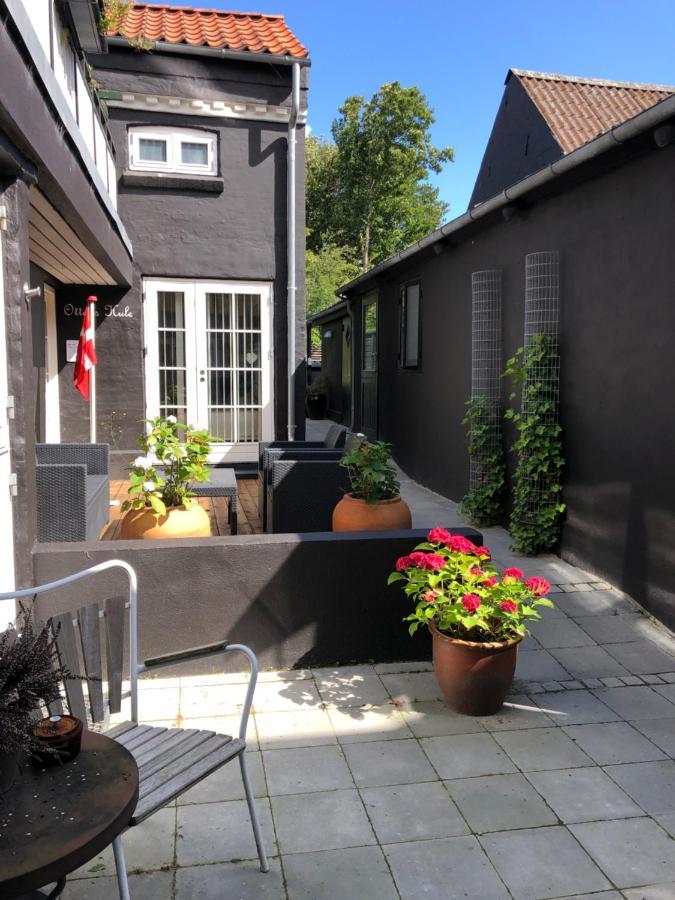 House I The Back House - Free Parking And Coziness Appartamento